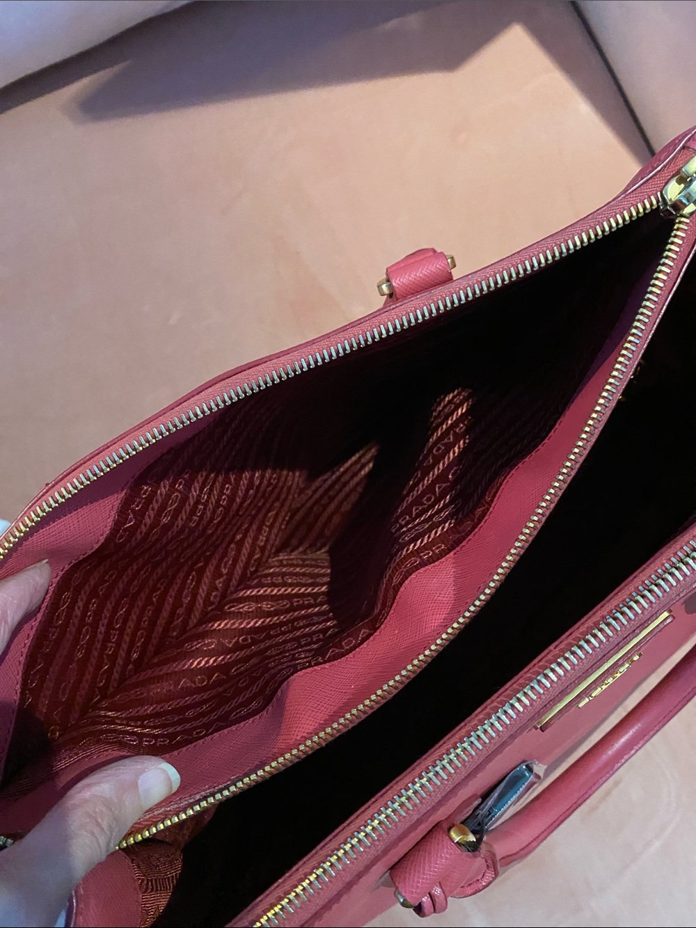 Pre Owned Prada Galleria small Saffiano leather bag in Raspberry Pink - Picture 7 of 16